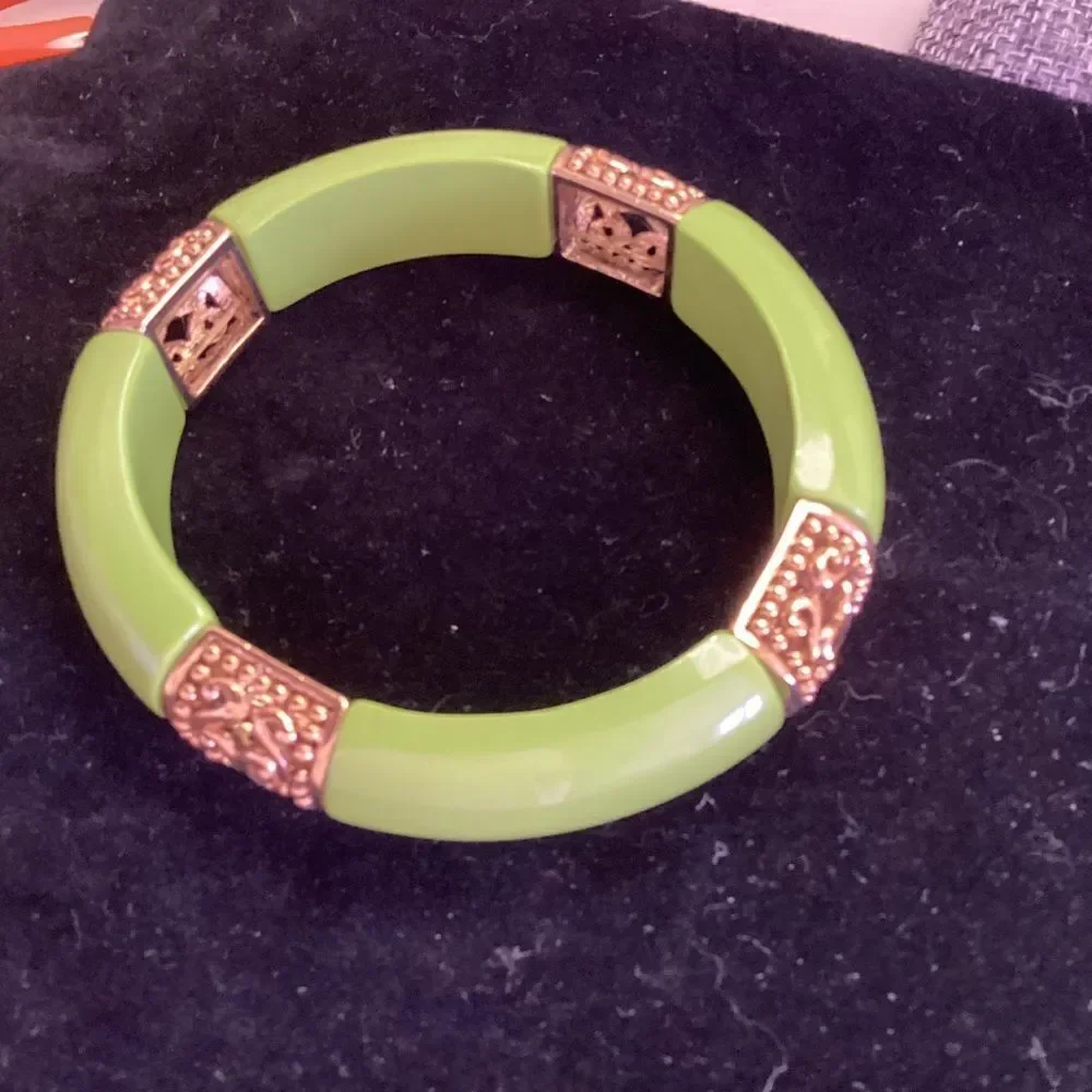 Lime Green and Goldtone Elasticized Acrylic Bracelet
